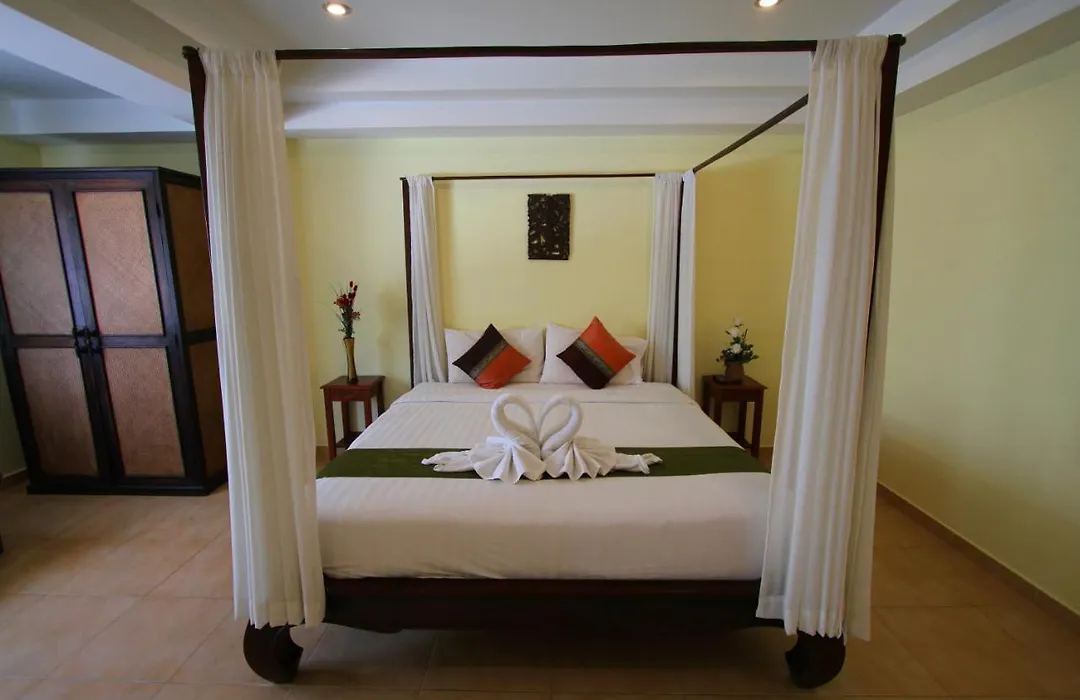 Karon Pool Hotel-1