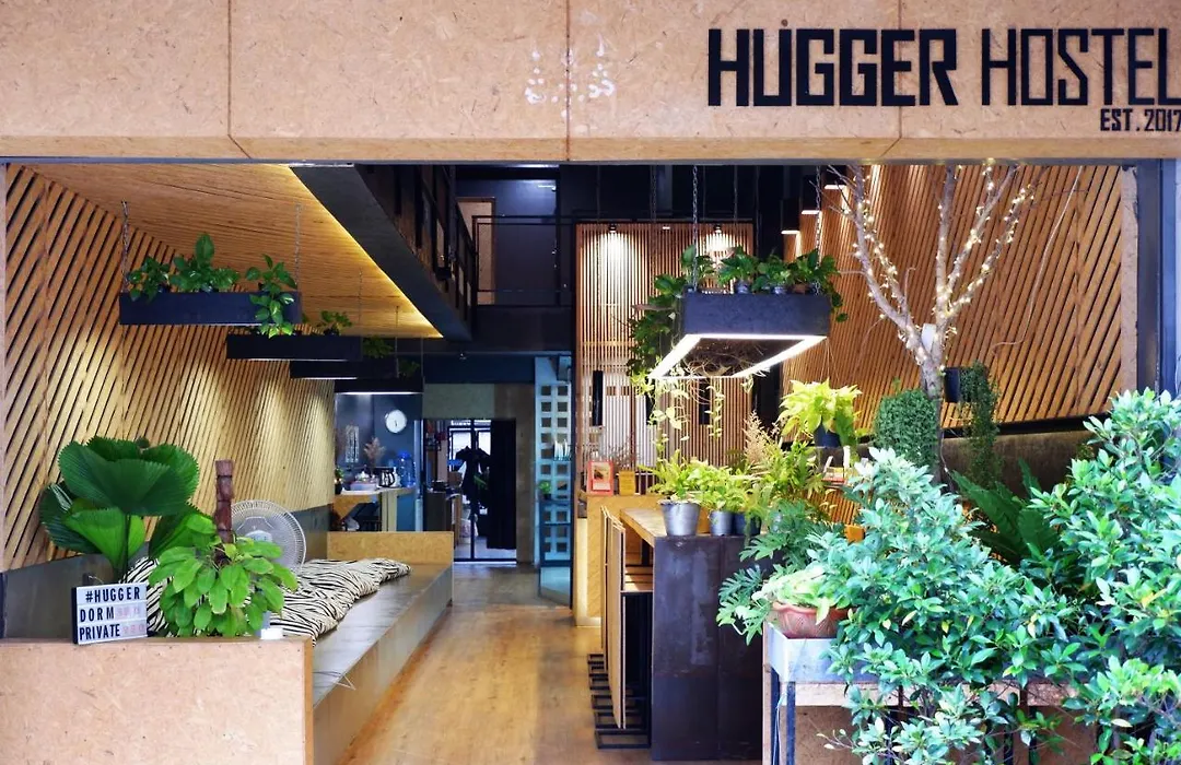 Hugger Hostel (Adults Only)-1