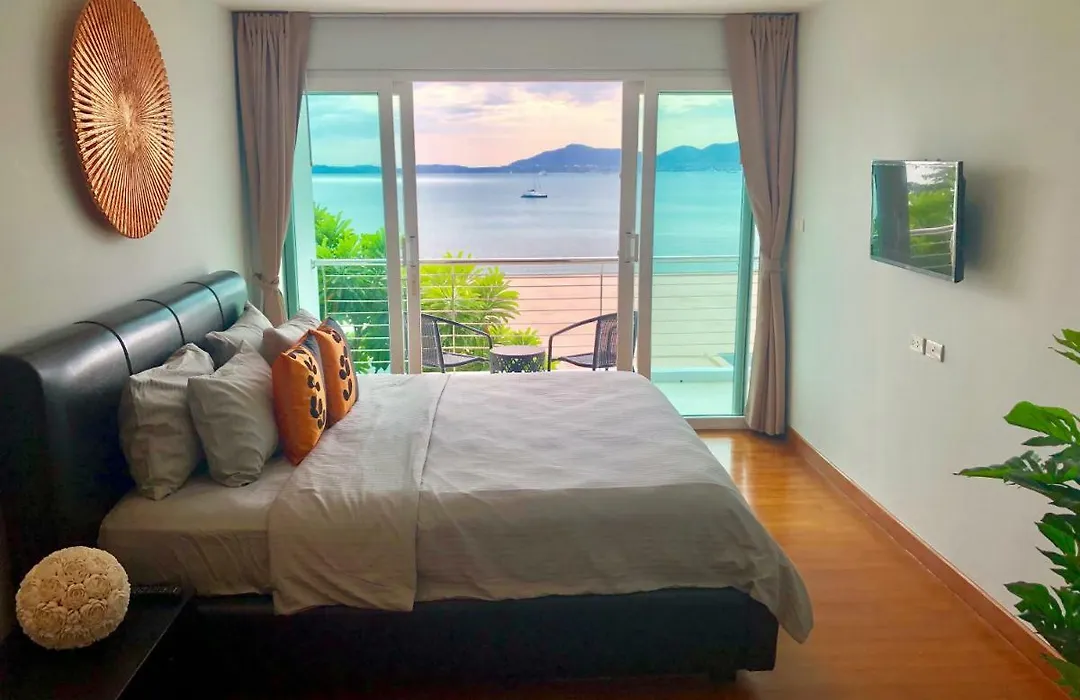 D-Lux 4 Bed Beachfront Apartment With Sea View-1