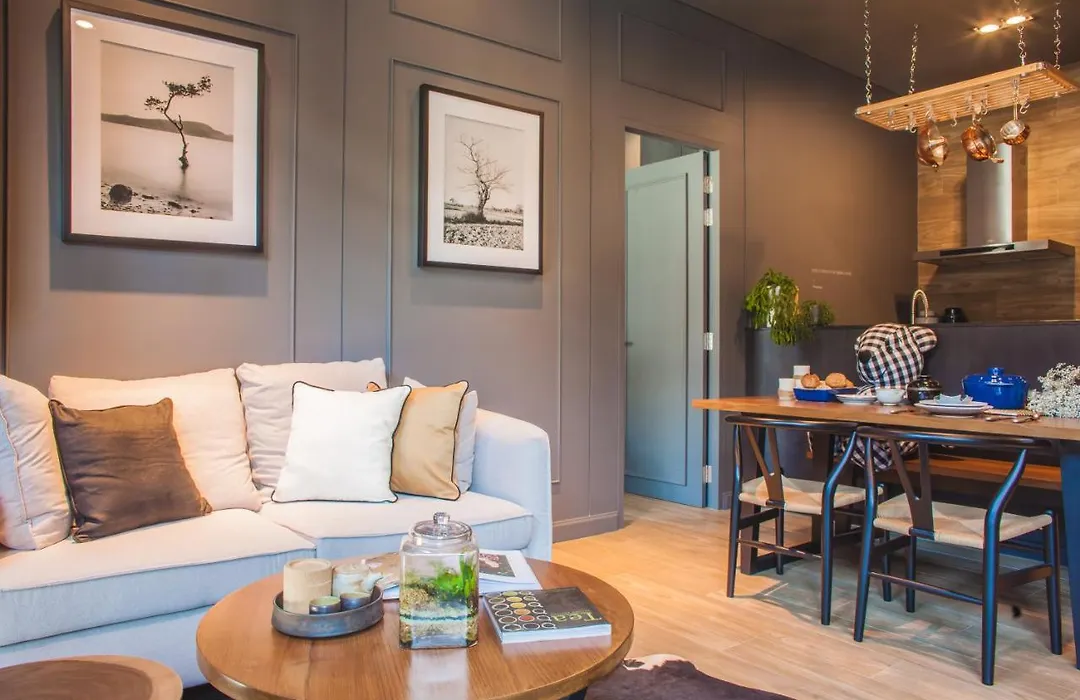Saturdays Residence - 1 Bedroom Service Apartment-1