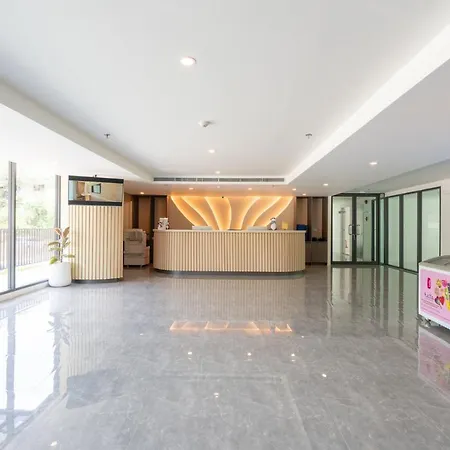 Superior Room - Wyndham La Vita Phuket-3