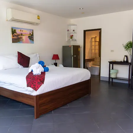 Deng'S Kamala Beach Guesthouse-3