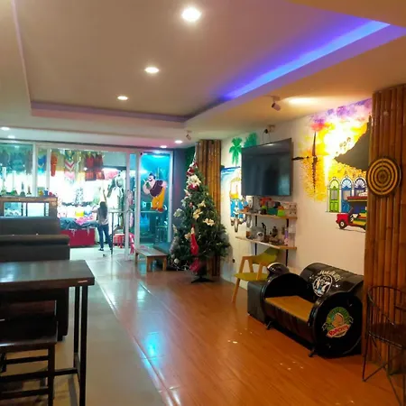 Popeyes Hostel Patong-3