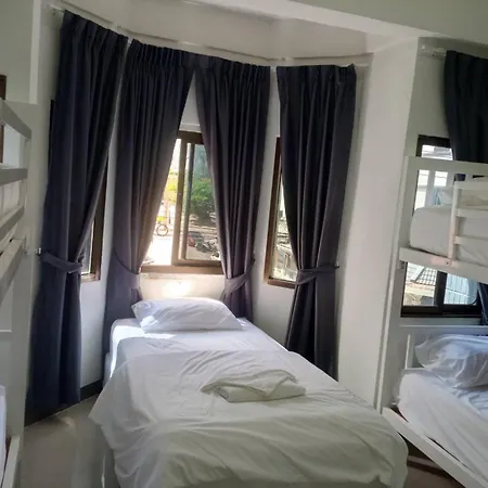 Montana Hotel & Hostel Phuket-3