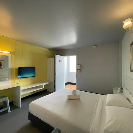 Summer Hotel-2