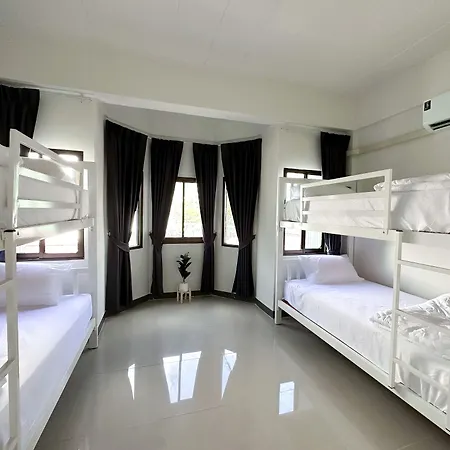 Montana Hotel & Hostel Phuket-2
