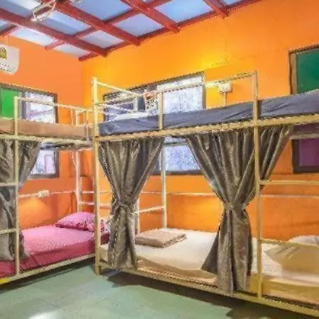 Oyo 586 I Hostel-2