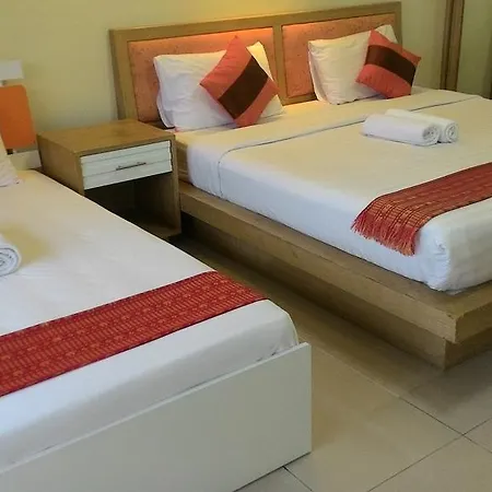 Orange Hotel-3