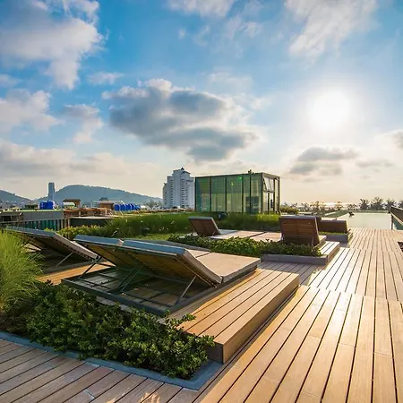 The Deck Patong By Favstay-3