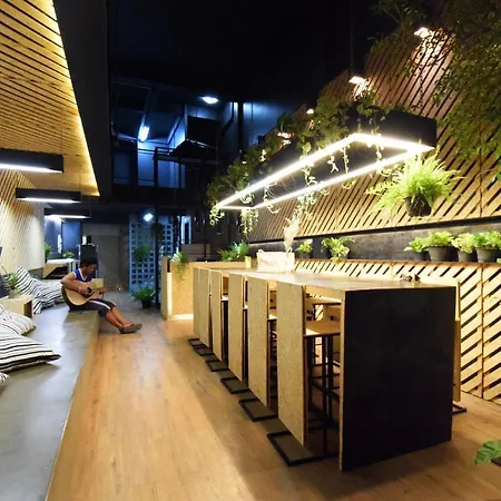 Hugger Hostel (Adults Only)-3