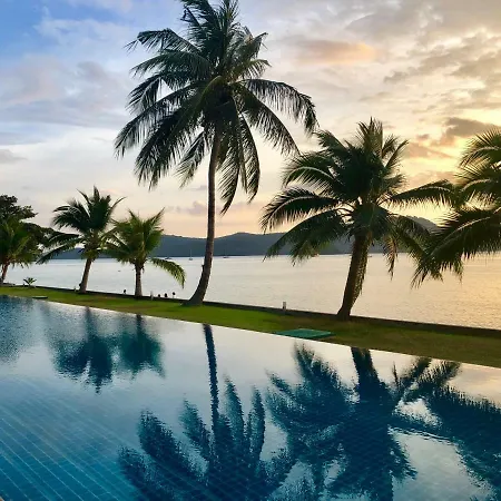 D-Lux 4 Bed Beachfront Apartment With Sea View-3