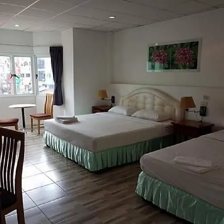Welcome Inn Hotel @ Karon Beach. 3 Bed Room From Only 1200 Baht-2