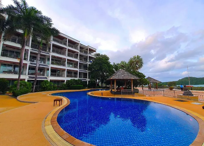 Spacious Apartment With Ocean View In Panwa Phuket che accetta animali