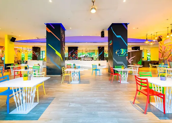 Hotéis perto de Phuket Fantasea