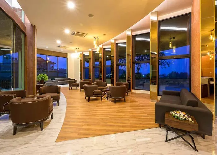 Mida Grande Resort Phuket Surin Beach 