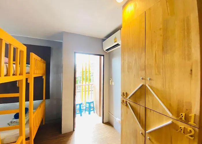 Frutta Hostel Patong