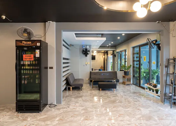 Black Pantera Hostel Patong