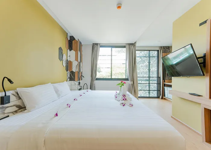 Hotel Sky Wave Patong