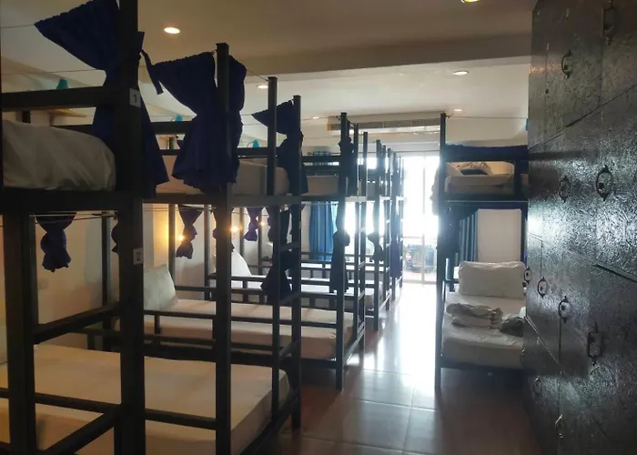 Popeyes Hostel Patong