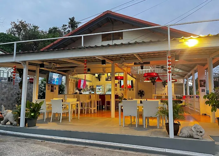 Elephant Sports Bar And Accommodation Phuket