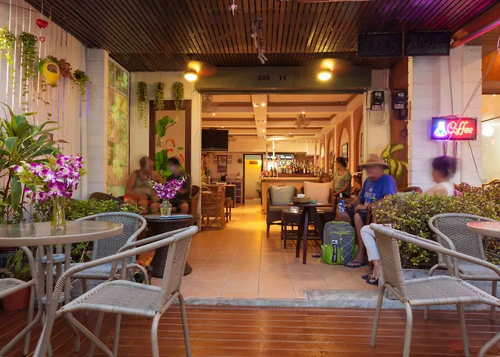 Boutique Karon Sunshine Guesthouse & Bar