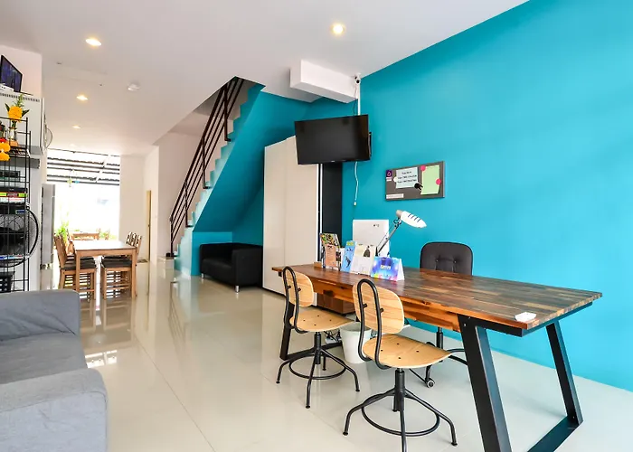 Two Color Patong Hotel