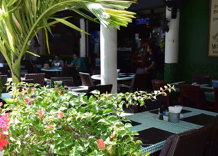 Big Boys' Bed & Burger - Patong Beach