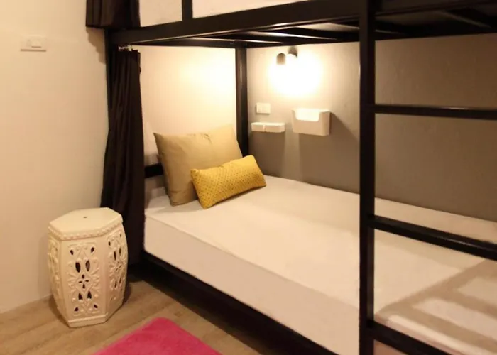 Lupta Hostel Patong Hideaway
