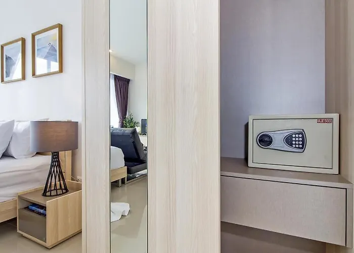 Chic Condo By Resava Karon