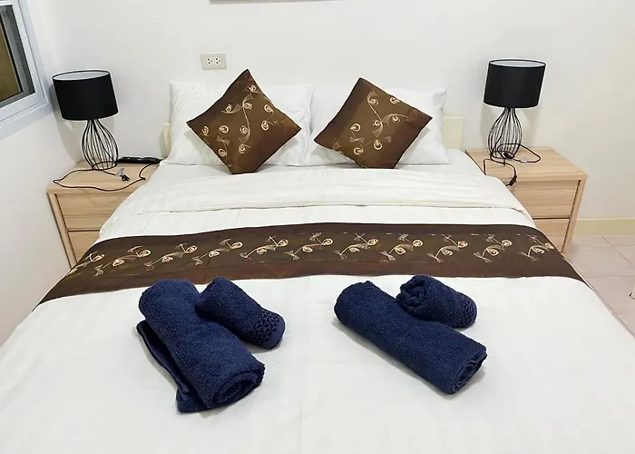 Elephant Sports Bar And Accommodation Phuket