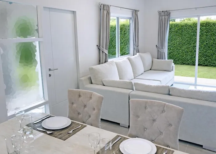 Saransiri - 3 Bedroom Villa With Private Pool, Office Room & Fast Wi-Fi Phuket