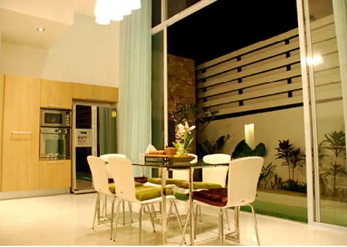 The Lantern Resort And Residence Phuket - 2-sterenhotel