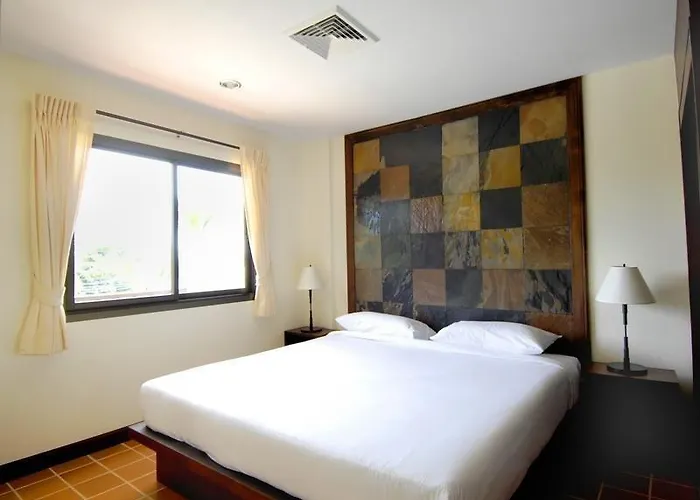 Hotel Surin Gate