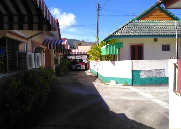 Studio With Aircon N Kitchen Bang Tao Beach  acceptant les animaux