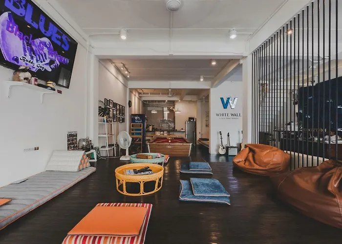 White Wall Poshtel Phuket